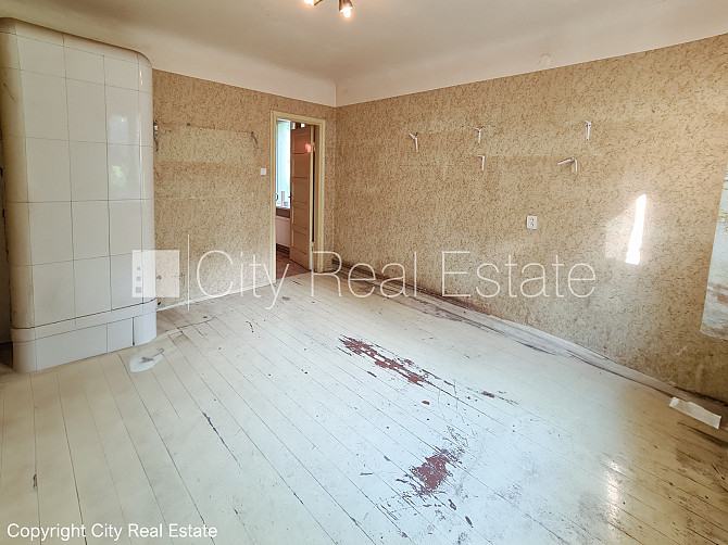 Благоустроенный озеленённый двор, территория обнесена забором, вход с улицы и со Рига - изображение 14