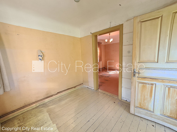 Благоустроенный озеленённый двор, территория обнесена забором, вход с улицы и со Рига - изображение 9