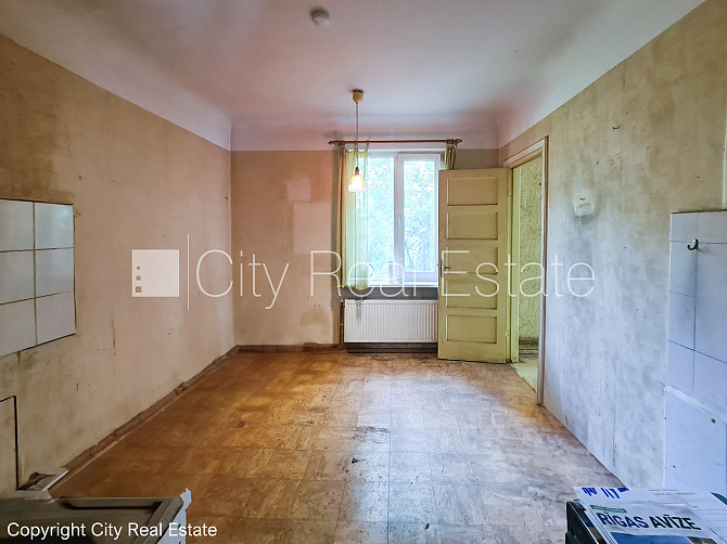 Благоустроенный озеленённый двор, территория обнесена забором, вход с улицы и со Рига - изображение 11