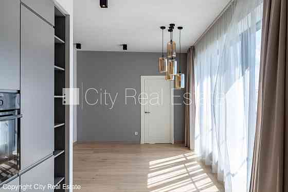 Новостройка, здание во дворе, закрытый двор, возможность аренды парковки, вход со Рига