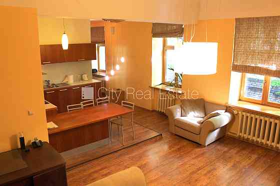 Дом во дворе, место для машины, количество спален 1 шт., одна изолированная Рига