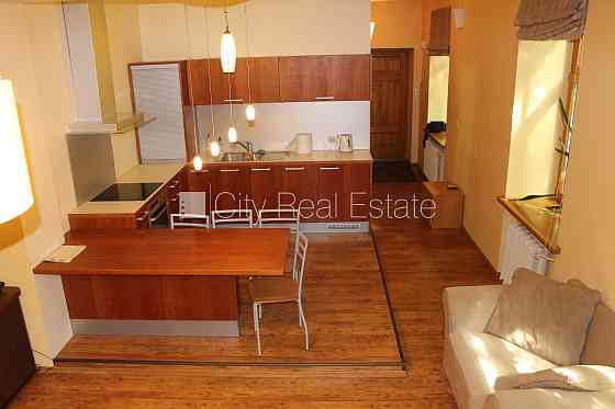 Дом во дворе, место для машины, количество спален 1 шт., одна изолированная Рига