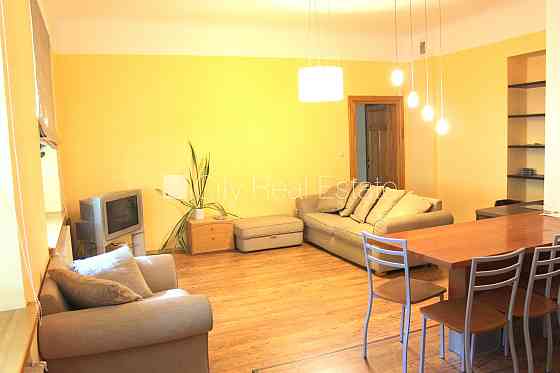 Дом во дворе, место для машины, количество спален 1 шт., одна изолированная Рига