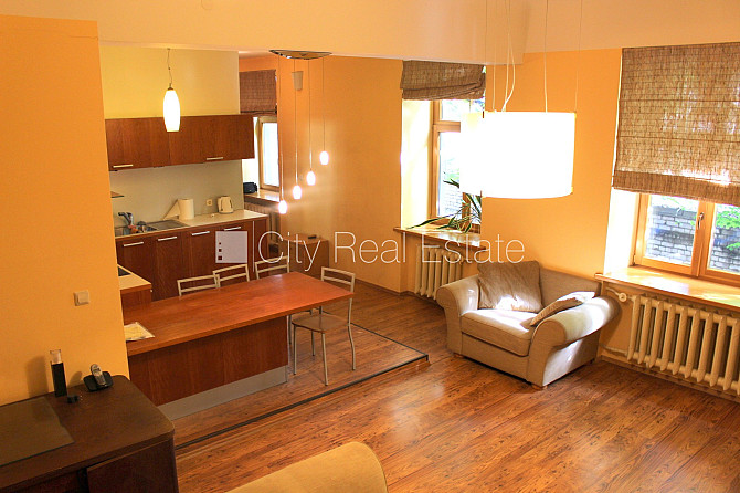 Дом во дворе, место для машины, количество спален 1 шт., одна изолированная Рига - изображение 2