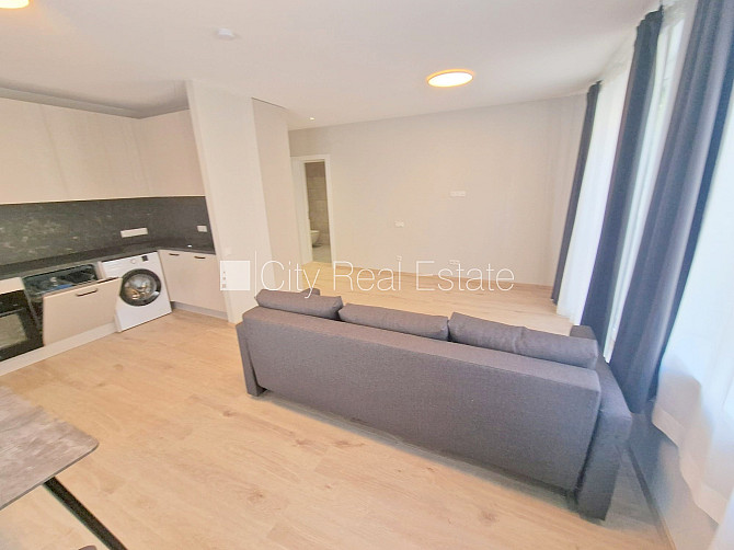 Фасадный дом, реновированный дом, закрытый двор, территория обнесена забором, Рига - изображение 7