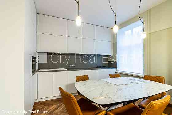 Частный дом, количество квартир в здании 4 шт., благоустроенный озеленённый двор, Рига