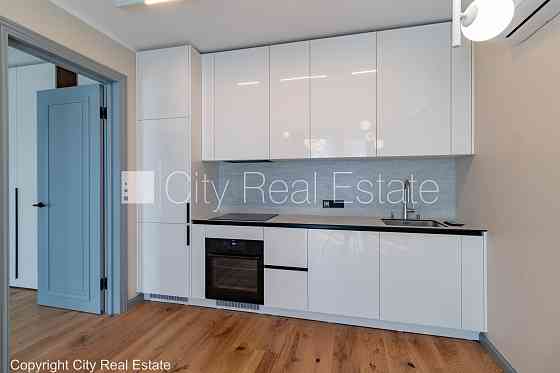 Новостройка, здание во дворе, возможность аренды парковки, во дворе детская Рига