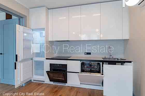 Новостройка, здание во дворе, возможность аренды парковки, во дворе детская Рига