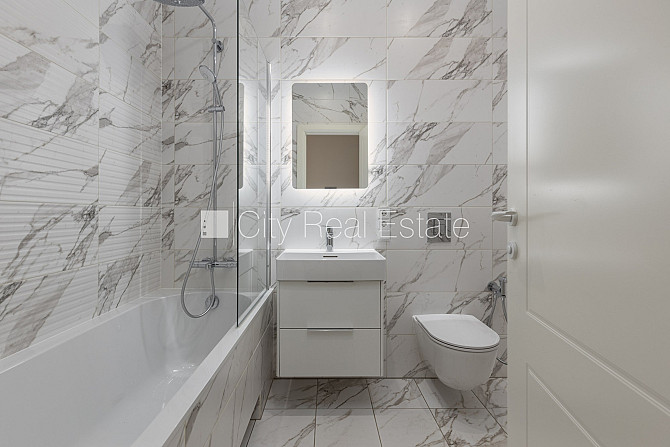 Фасадный дом, реновированный дом, благоустроенный озеленённый двор, закрытый Рига - изображение 19