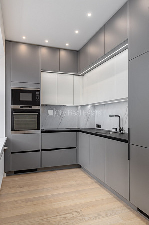 Фасадный дом, реновированный дом, благоустроенный озеленённый двор, закрытый Рига - изображение 3