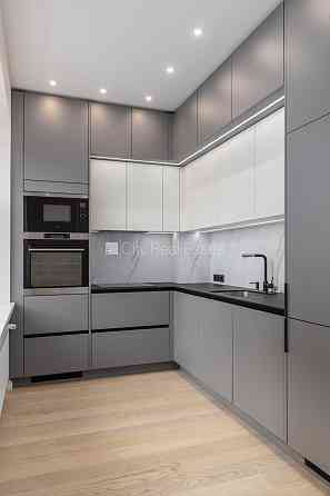 Фасадный дом, реновированный дом, благоустроенный озеленённый двор, закрытый Рига