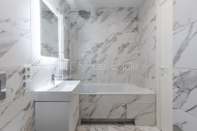 Фасадный дом, реновированный дом, благоустроенный озеленённый двор, закрытый Рига - изображение 16