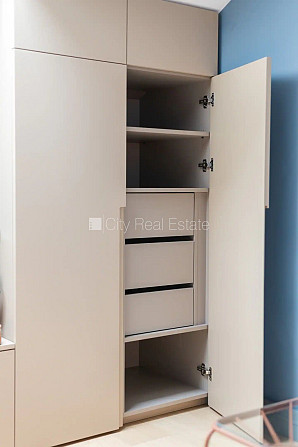 Renovēta māja, luksuss apartamenti  82 m2, ir lifts, kāpņu telpa pēc kapitālā remonta, logi Rīga - foto 19