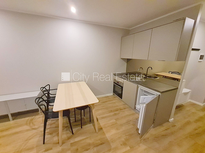 Здание во дворе, реновированный дом, закрытый двор, вход с улицы и со двора, Рига - изображение 6