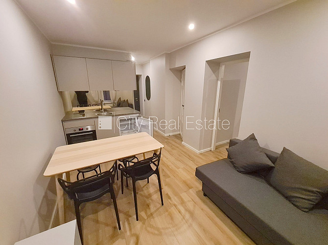 Здание во дворе, реновированный дом, закрытый двор, вход с улицы и со двора, Рига - изображение 1