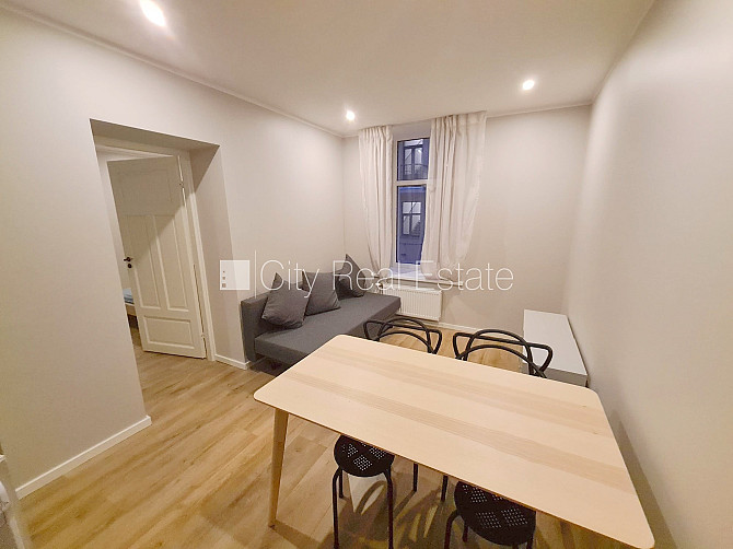 Здание во дворе, реновированный дом, закрытый двор, вход с улицы и со двора, Рига - изображение 8