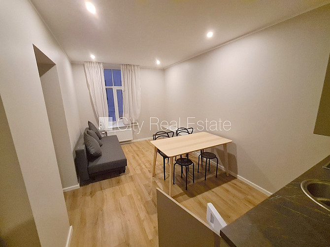 Здание во дворе, реновированный дом, закрытый двор, вход с улицы и со двора, Рига - изображение 3