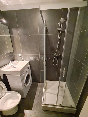 Здание во дворе, реновированный дом, закрытый двор, вход с улицы и со двора, Рига - изображение 12