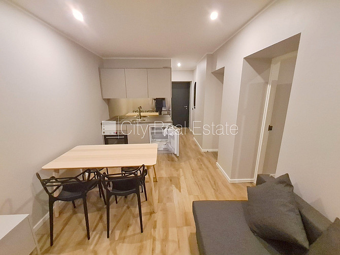 Здание во дворе, реновированный дом, закрытый двор, вход с улицы и со двора, Рига - изображение 2