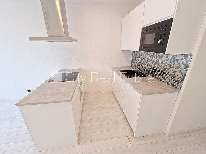 Фасадный дом, реновированный дом, закрытый двор, вход с улицы и со двора, Рига - изображение 9