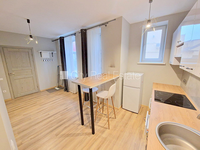 Фасадный дом, охраняемая территория, вход со двора, окна выходят во двор, студио, Рига - изображение 19