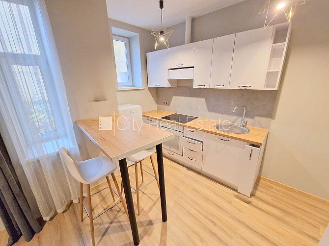 Фасадный дом, охраняемая территория, вход со двора, окна выходят во двор, студио, Рига - изображение 16