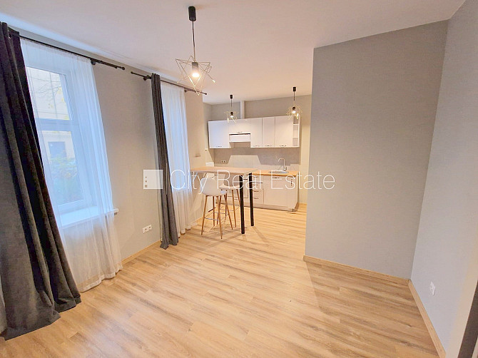 Фасадный дом, охраняемая территория, вход со двора, окна выходят во двор, студио, Рига - изображение 17