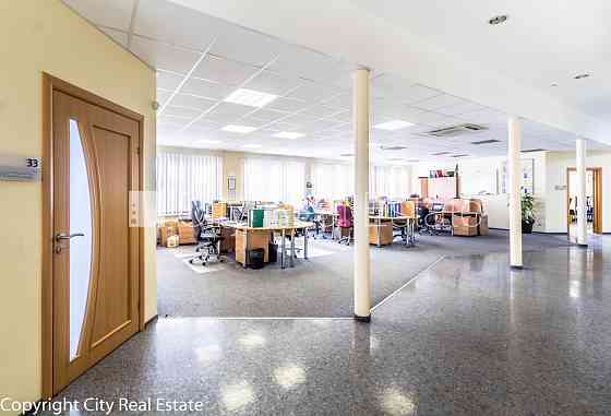 Фасадный дом, закрытый двор, места для нескольких машин, возможность аренды Рига