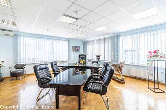 Фасадный дом, закрытый двор, места для нескольких машин, возможность аренды Рига