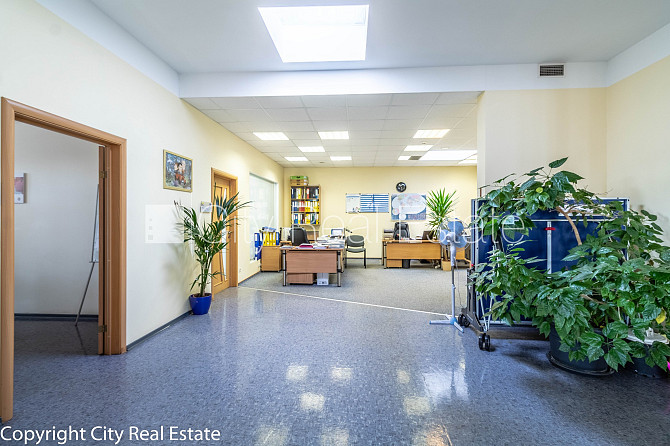 Фасадный дом, закрытый двор, места для нескольких машин, возможность аренды Рига - изображение 13