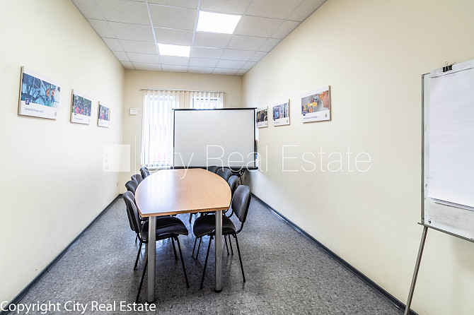 Фасадный дом, закрытый двор, места для нескольких машин, возможность аренды Рига - изображение 10