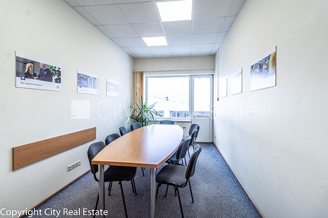 Фасадный дом, закрытый двор, места для нескольких машин, возможность аренды Рига - изображение 19