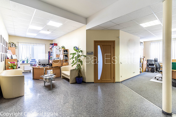 Фасадный дом, закрытый двор, места для нескольких машин, возможность аренды Рига - изображение 14