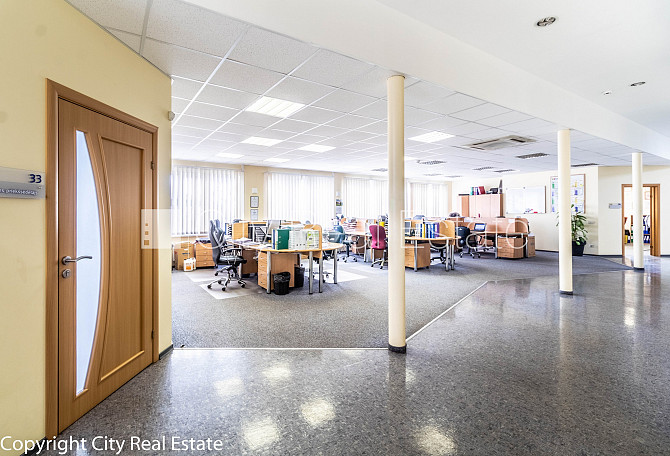 Фасадный дом, закрытый двор, места для нескольких машин, возможность аренды Рига - изображение 6