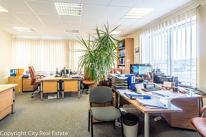 Фасадный дом, закрытый двор, места для нескольких машин, возможность аренды Рига - изображение 8