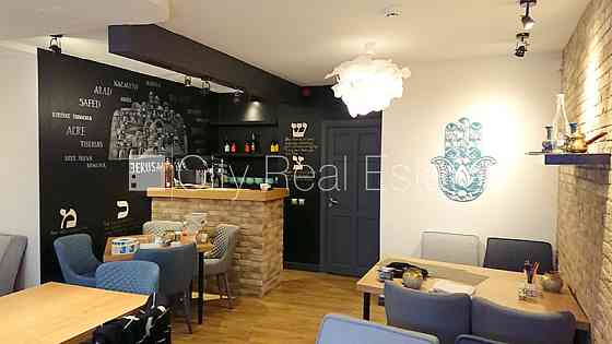 Земля в собственности, фасадный дом, реновированный дом, кирпичные стены, фасад с Рига