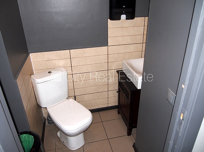 Земля в собственности, фасадный дом, реновированный дом, кирпичные стены, фасад с Рига - изображение 9