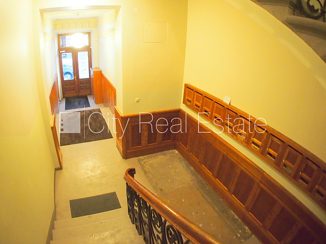 Фасадный дом, закрытый двор, объект охраняет физическая охрана, вход с улицы, Рига - изображение 20