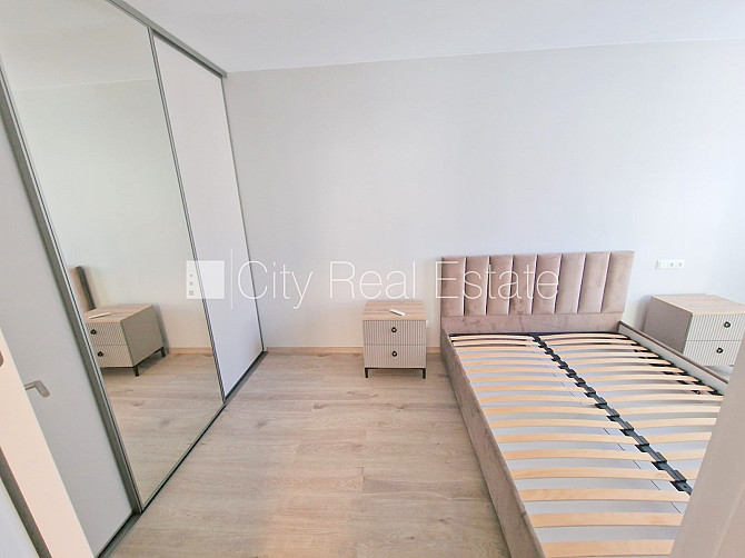 Фасадный дом, реновированный дом, закрытый двор, территория обнесена забором, Рига - изображение 8