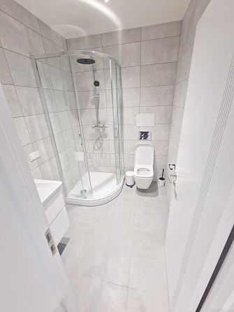 Фасадный дом, реновированный дом, закрытый двор, территория обнесена забором, Рига - изображение 13