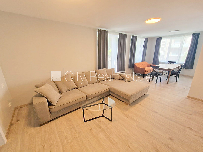 Фасадный дом, реновированный дом, закрытый двор, территория обнесена забором, Рига - изображение 6