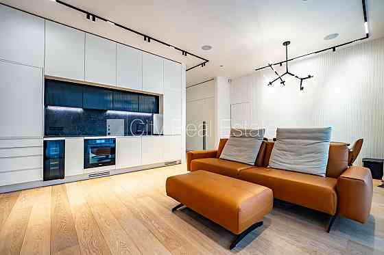 Новостройка, зеленая территория, закрытый двор, въездные ворота оснащены Юрмала