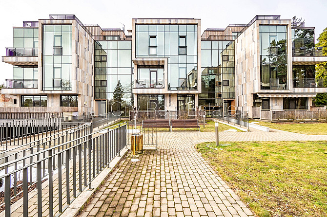 Новостройка, зеленая территория, закрытый двор, въездные ворота оснащены Юрмала - изображение 19