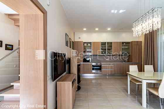 Земля в собственности, новостройка, зеленая территория, закрытый двор, въездные Jūrmala