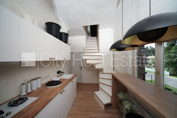 Фасадный дом, количество квартир в здании 12 шт., поменянное покрытие крыши, Юрмала - изображение 1