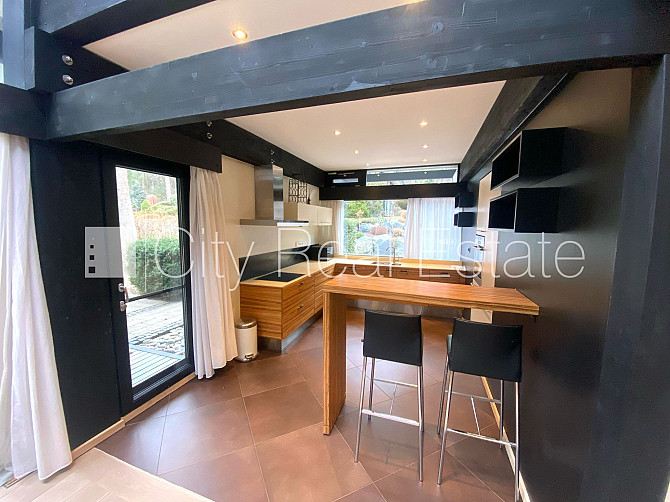 Частный дом, новостройка, благоустроенная озеленённая территория, закрытая Юрмала - изображение 7