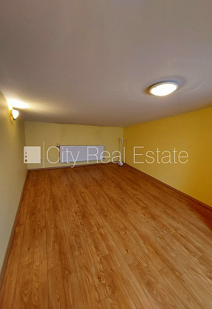 Здание во дворе, благоустроенный озеленённый двор, вход со двора, мансарда, Рига - изображение 12