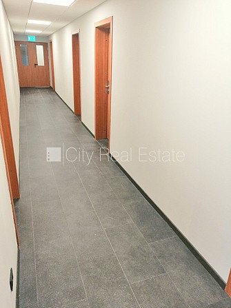 Реновированный дом, вход с улицы, лифт, лестничная клетка после капитального Рига - изображение 16