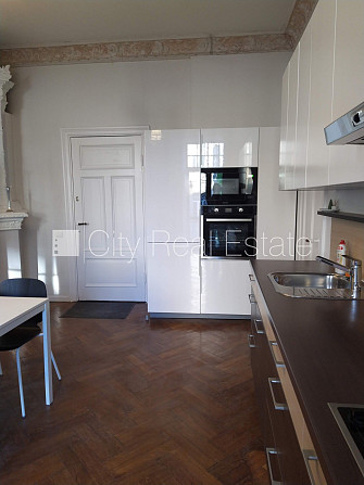 Jaunceltne, pagalma ēka, slēgts pagalms, ir lifts, divi balkoni, logi vērsti uz pagalma pusi, Rīga - foto 7