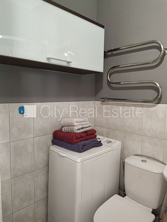 Jaunceltne, pagalma ēka, slēgts pagalms, ir lifts, divi balkoni, logi vērsti uz pagalma pusi, Rīga - foto 11